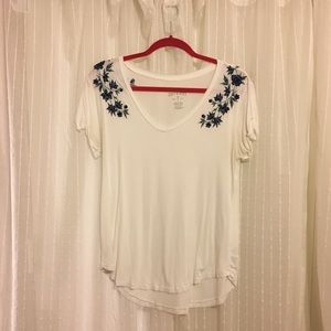 American eagle v neck tee